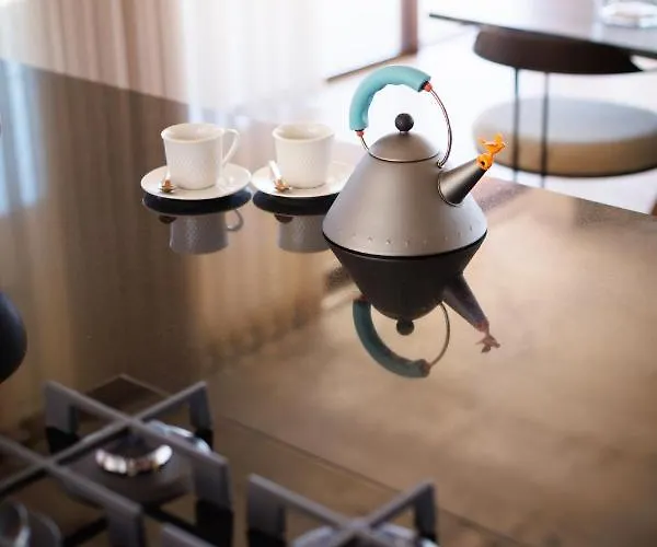 Bonelli House Lodge *